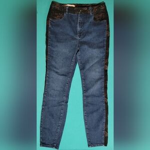 Pilcro Ultra High-Rise Floral Contrast Skinny Jeans Size 29